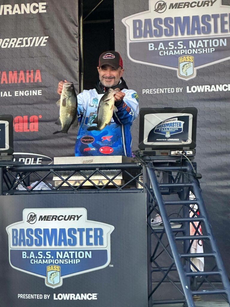 Jordi Torres en lo que es el sueño de cualquier pescador español de black bass