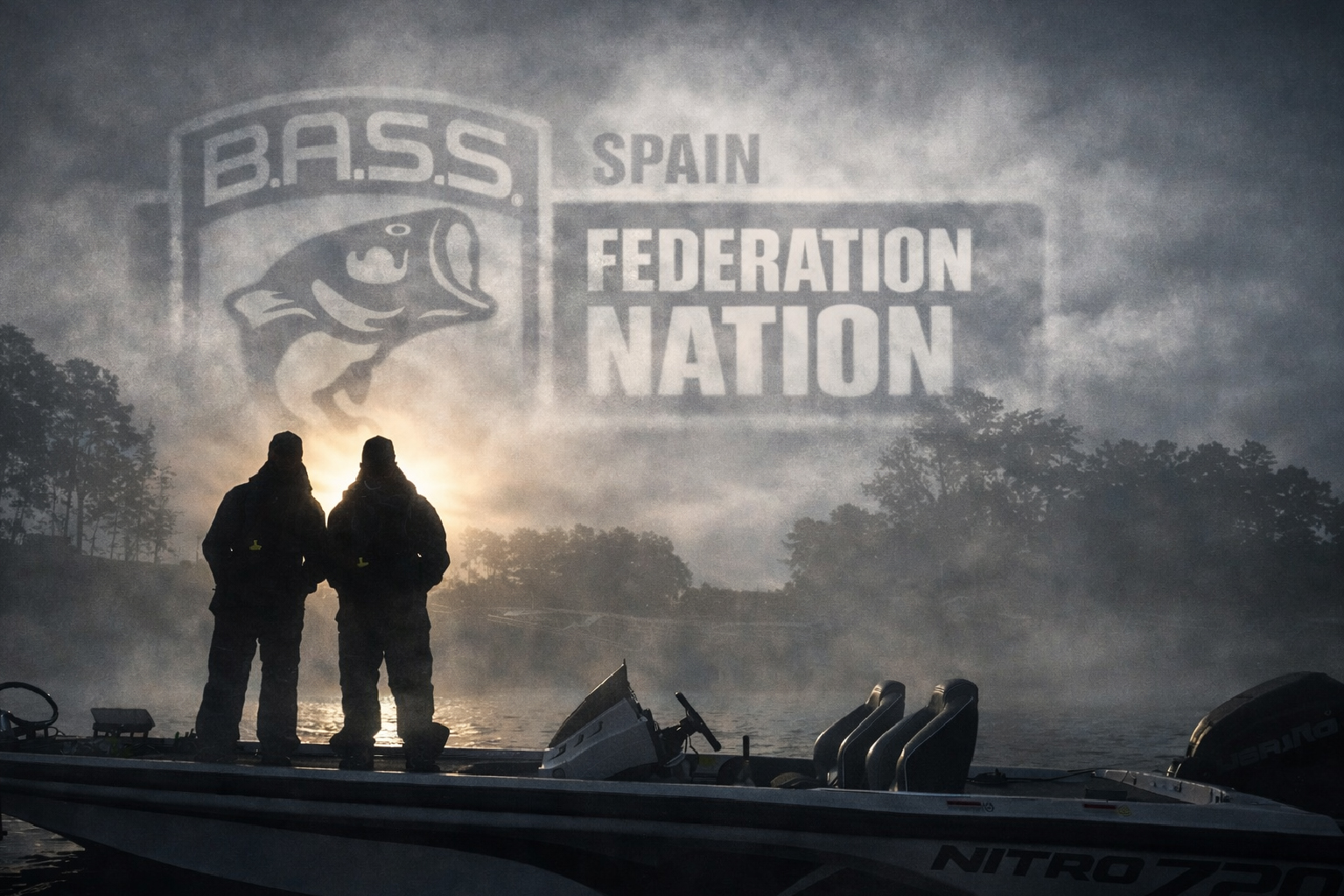 Dos competidores al amanecer en una embarcación de black bass durante un evento de Spain Bass Nation