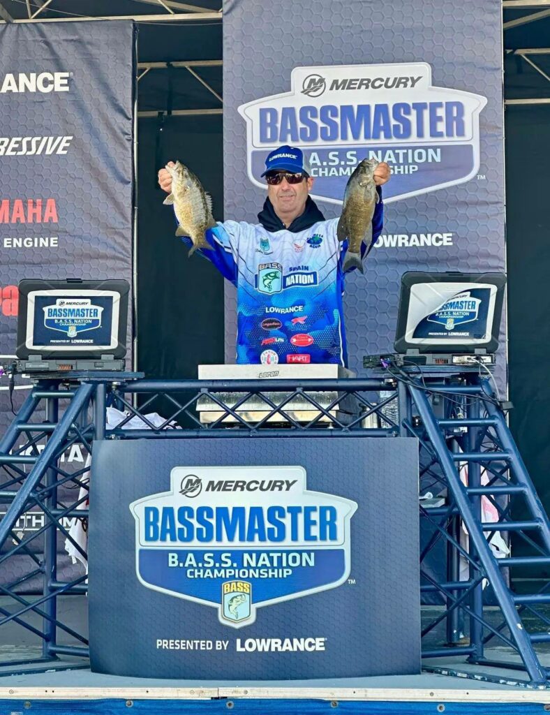 Rubén Tarazona en lo que es el sueño de cualquier pescador español de black bass